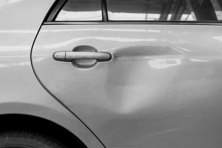 Bosse sur carrosserie à réparer Brie-Comte-Robert